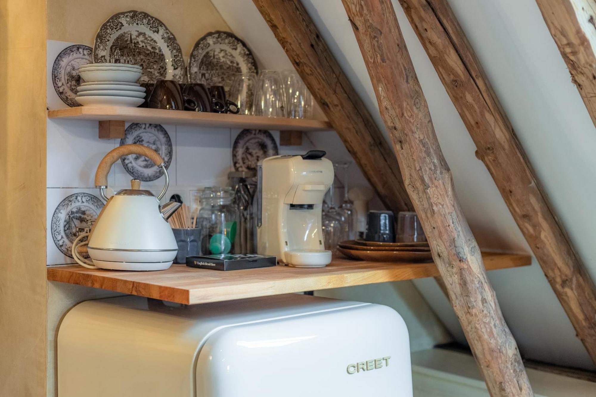Unieke Bed En Breakfast Met Historisch Verhaal In Ferwert Ferwerd Exterior foto